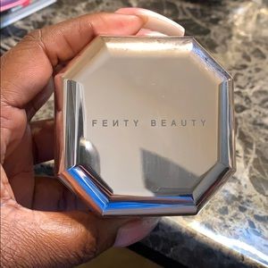 Fenty Beauty pro Filt’r setting powder “Nutmeg”